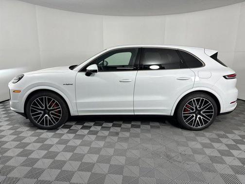 2025 Porsche Cayenne Turbo