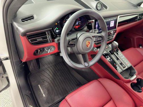 2025 Porsche Macan GTS