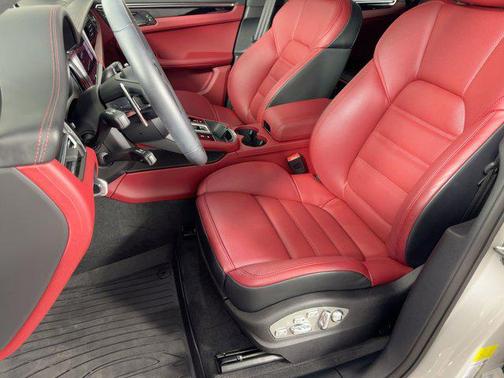 2025 Porsche Macan GTS