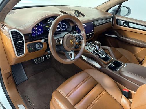 Carrara White Metallic 2022 Porsche Cayenne Cayenne Turbo S E-Hybrid