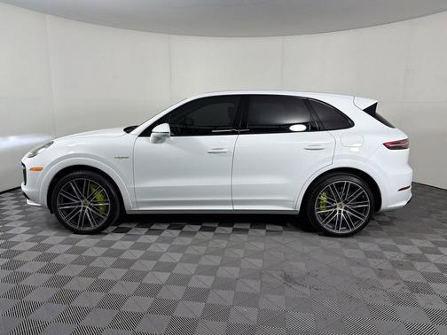 Carrara White Metallic 2022 Porsche Cayenne Cayenne Turbo S E-Hybrid
