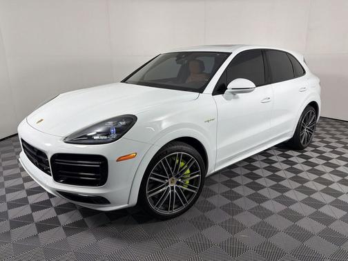 Carrara White Metallic 2022 Porsche Cayenne Cayenne Turbo S E-Hybrid