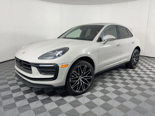 2025 Porsche Macan AWD