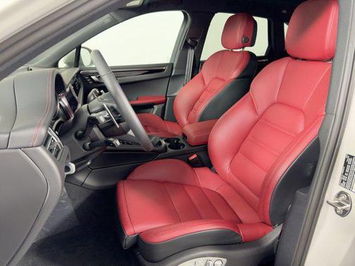 2025 Porsche Macan AWD
