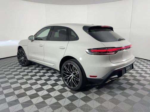 2025 Porsche Macan AWD