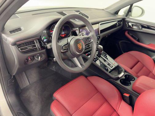 2025 Porsche Macan AWD