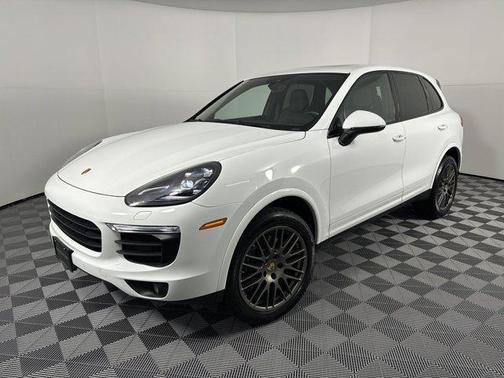 2017 Porsche Cayenne Platinum Edition