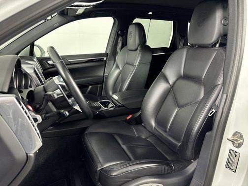 2017 Porsche Cayenne Platinum Edition