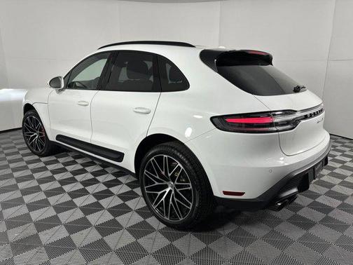 2024 Porsche Macan Base