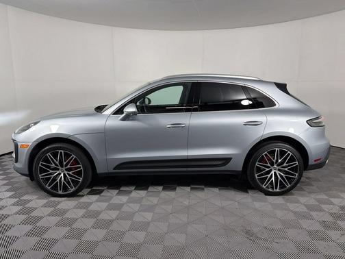 Dolomite Silver Metallic 2023 Porsche Macan Macan