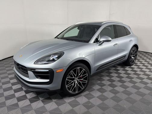 Dolomite Silver Metallic 2023 Porsche Macan Macan
