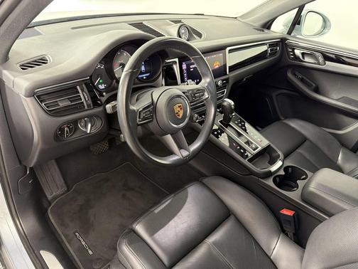 Dolomite Silver Metallic 2023 Porsche Macan Macan