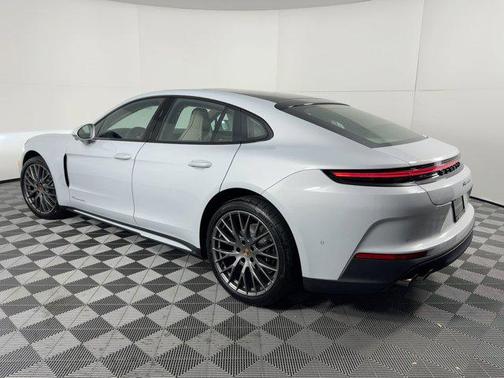2026 Porsche Panamera RWD