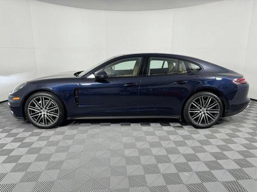 2017 Porsche Panamera Base