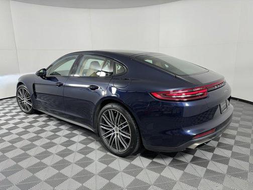 2017 Porsche Panamera Base