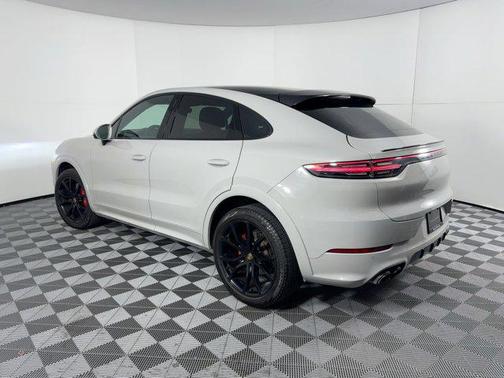 2022 Porsche Cayenne Platinum Edition