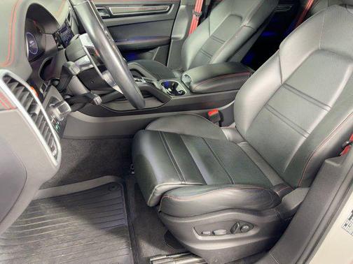 2022 Porsche Cayenne Platinum Edition