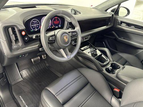 2025 Porsche Cayenne GTS