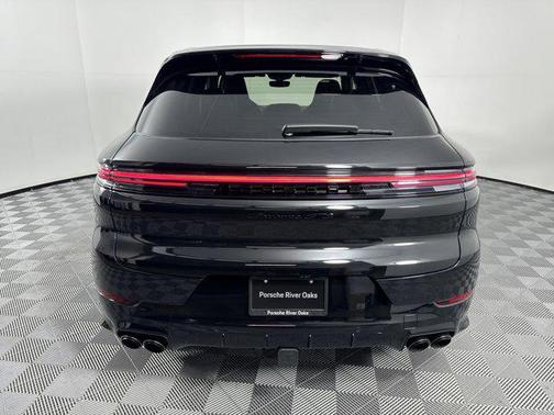 2025 Porsche Cayenne GTS