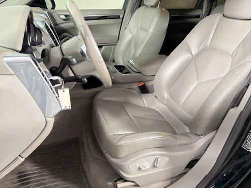 Jet Black Metallic 2012 Porsche Cayenne Cayenne