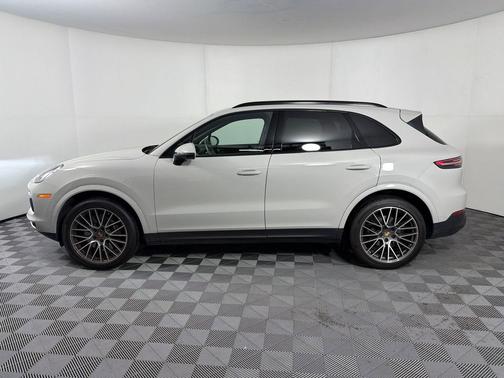 Chalk 2023 Porsche Cayenne Cayenne