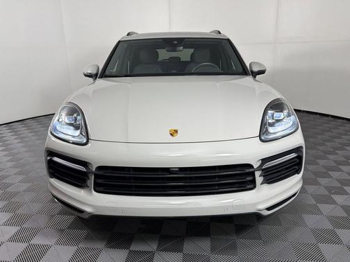 Chalk 2023 Porsche Cayenne Cayenne