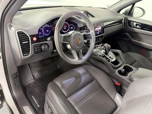 Chalk 2023 Porsche Cayenne Cayenne