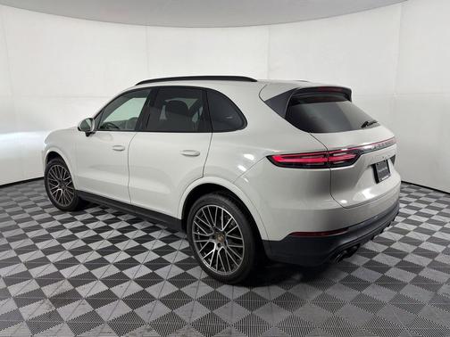 Chalk 2023 Porsche Cayenne Cayenne