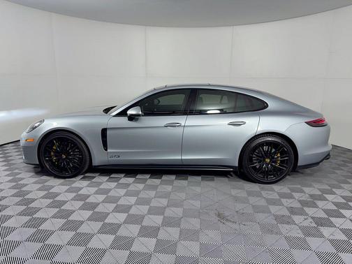 Dolomite Silver Metallic 2019 Porsche Panamera GTS