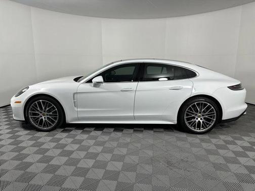 2022 Porsche Panamera Platinum Edition