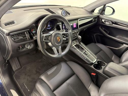 Night Blue Metallic 2019 Porsche Macan Macan