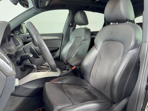 Panther Black Crystal Effect 2014 Audi SQ5 3.0T Prestige