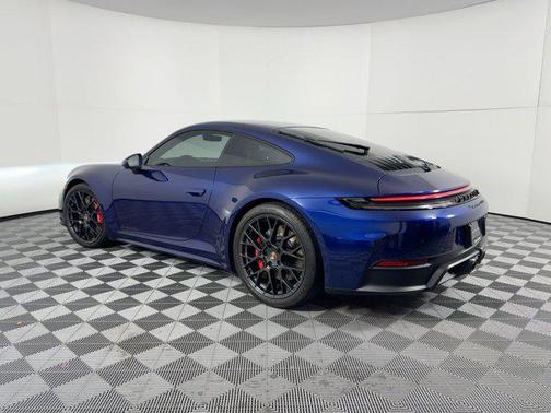 2026 Porsche 911 Carrera 4 GTS