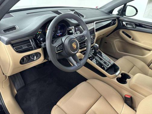 Jet Black Metallic 2025 Porsche Macan Macan