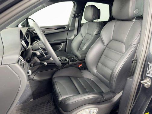 2025 Porsche Macan AWD