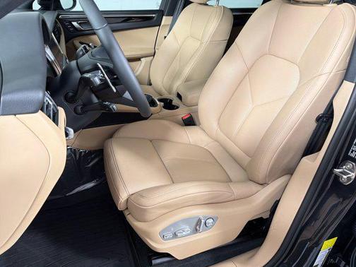 Volcano Grey Metallic 2026 Porsche Macan Macan
