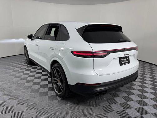 2023 Porsche Cayenne Platinum Edition