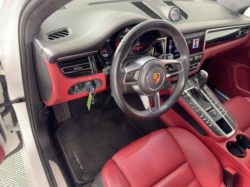 2021 Porsche Macan Turbo