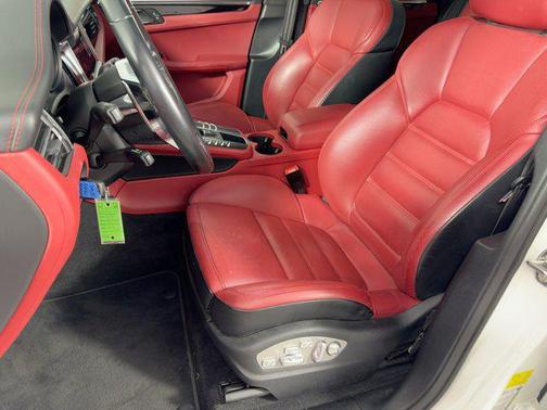 2021 Porsche Macan Turbo