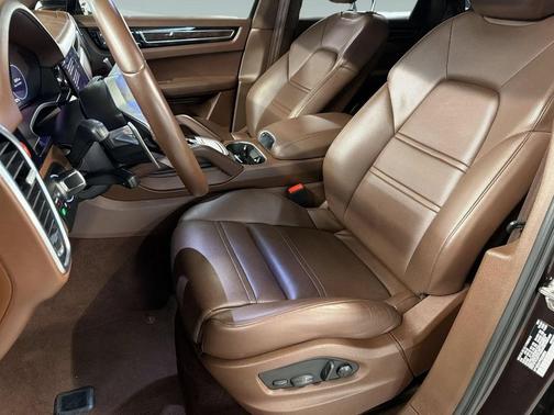 Mahogany Metallic 2023 Porsche Cayenne Platinum Edition