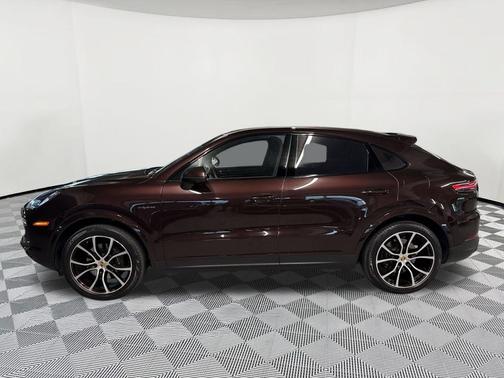 Mahogany Metallic 2023 Porsche Cayenne Platinum Edition