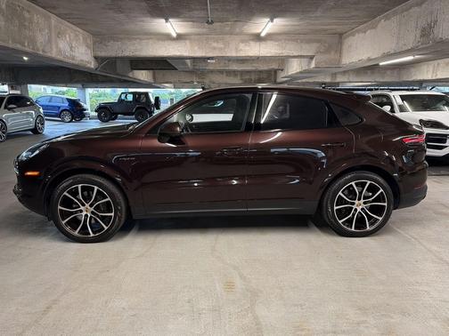 Mahogany Metallic 2023 Porsche Cayenne Platinum Edition
