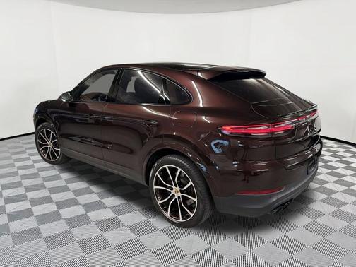 Mahogany Metallic 2023 Porsche Cayenne Platinum Edition