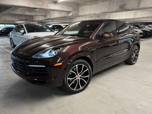 Mahogany Metallic 2023 Porsche Cayenne Platinum Edition