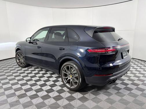 Moonlight Blue Metallic 2023 Porsche Cayenne Cayenne E-Hybrid Platinum Edition