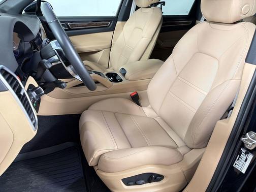 Moonlight Blue Metallic 2023 Porsche Cayenne Cayenne E-Hybrid Platinum Edition