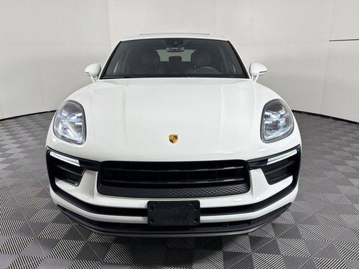 White 2022 Porsche Macan Macan