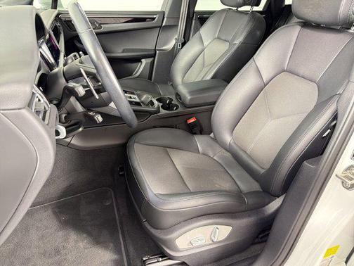 White 2022 Porsche Macan Macan