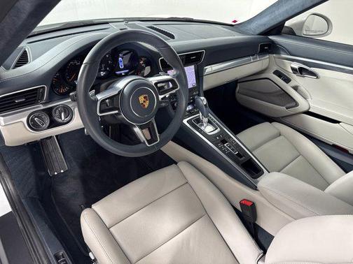 2018 Porsche 911 Carrera