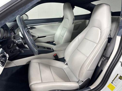 2018 Porsche 911 Carrera